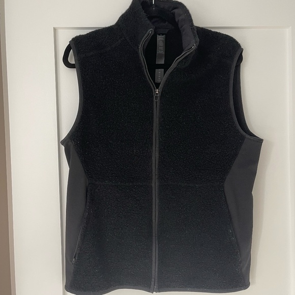 Men's Lululemon Tundra Trek Vest, size small - Picture 2 of 5